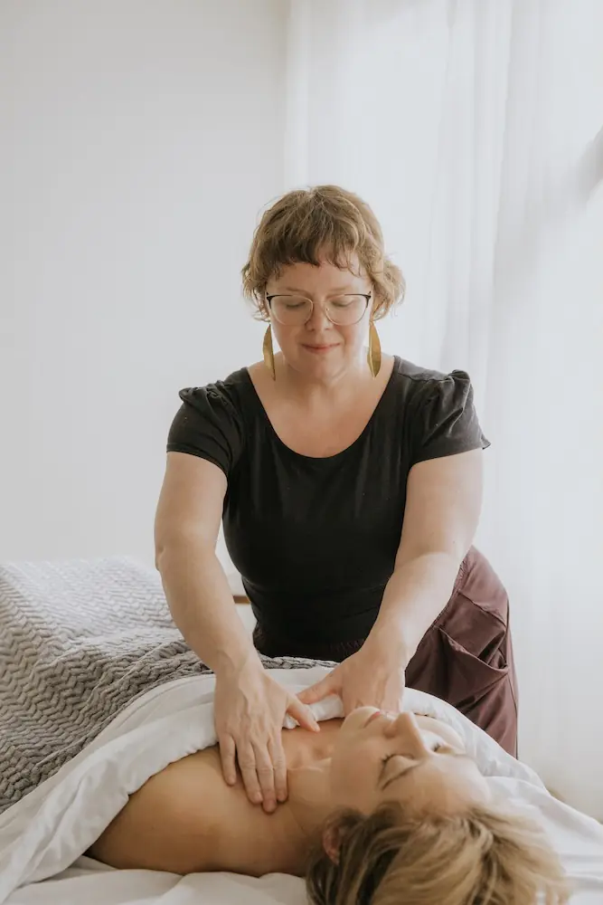 Carly Smith performing manual lymphatic drainage massage at Triada Health Ottawa